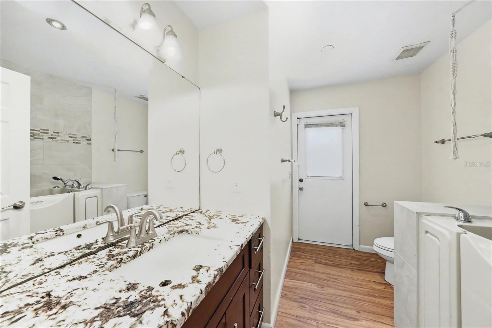 Listing photo id 20 for 6202 Boone Drive