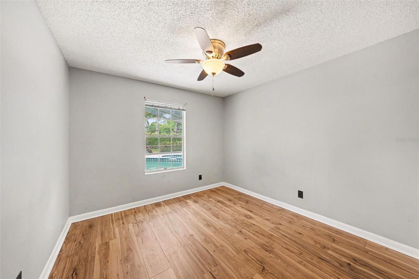 Listing photo id 21 for 6202 Boone Drive