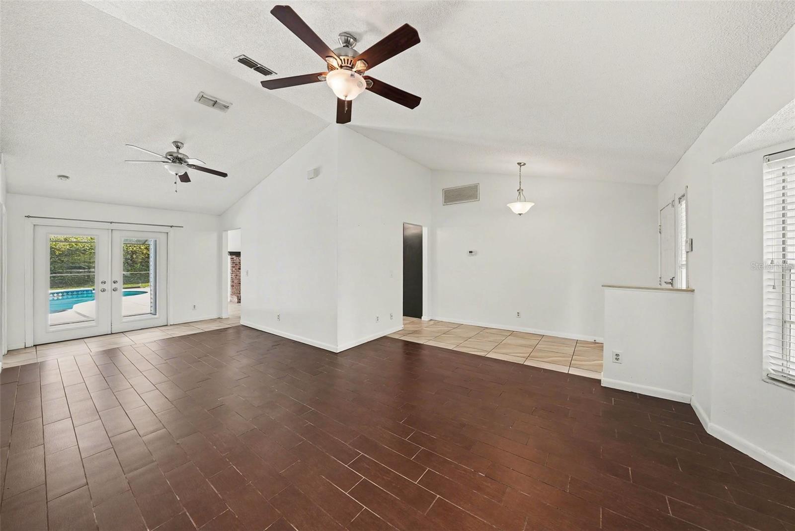 Listing photo id 5 for 6202 Boone Drive