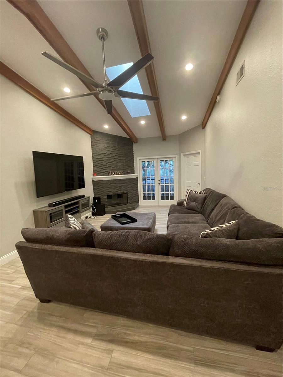 Image 3 of 12 For 1450 Mahogany Lane