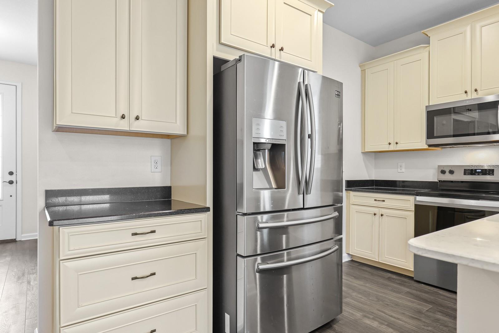 Image 12 of 29 For 10733 Planer Picket Drive