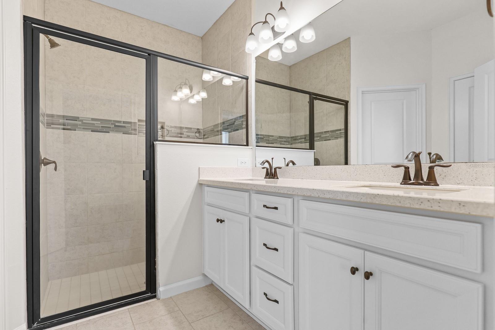 Image 18 of 29 For 10733 Planer Picket Drive