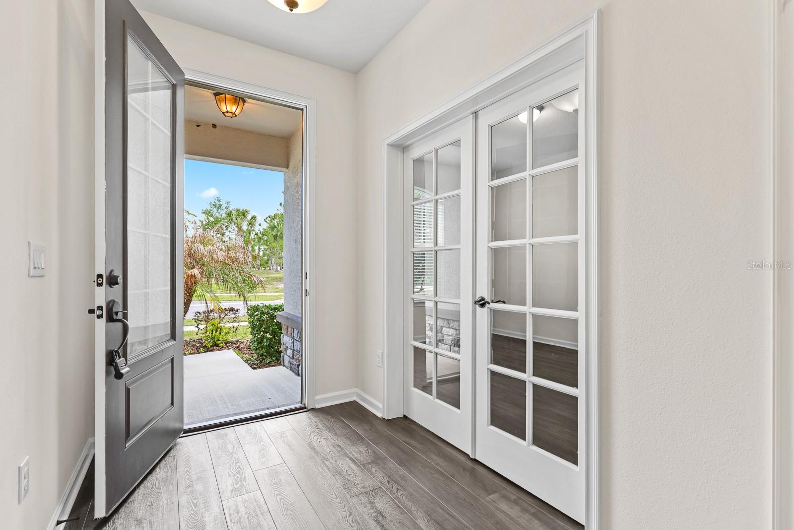 Image 4 of 29 For 10733 Planer Picket Drive