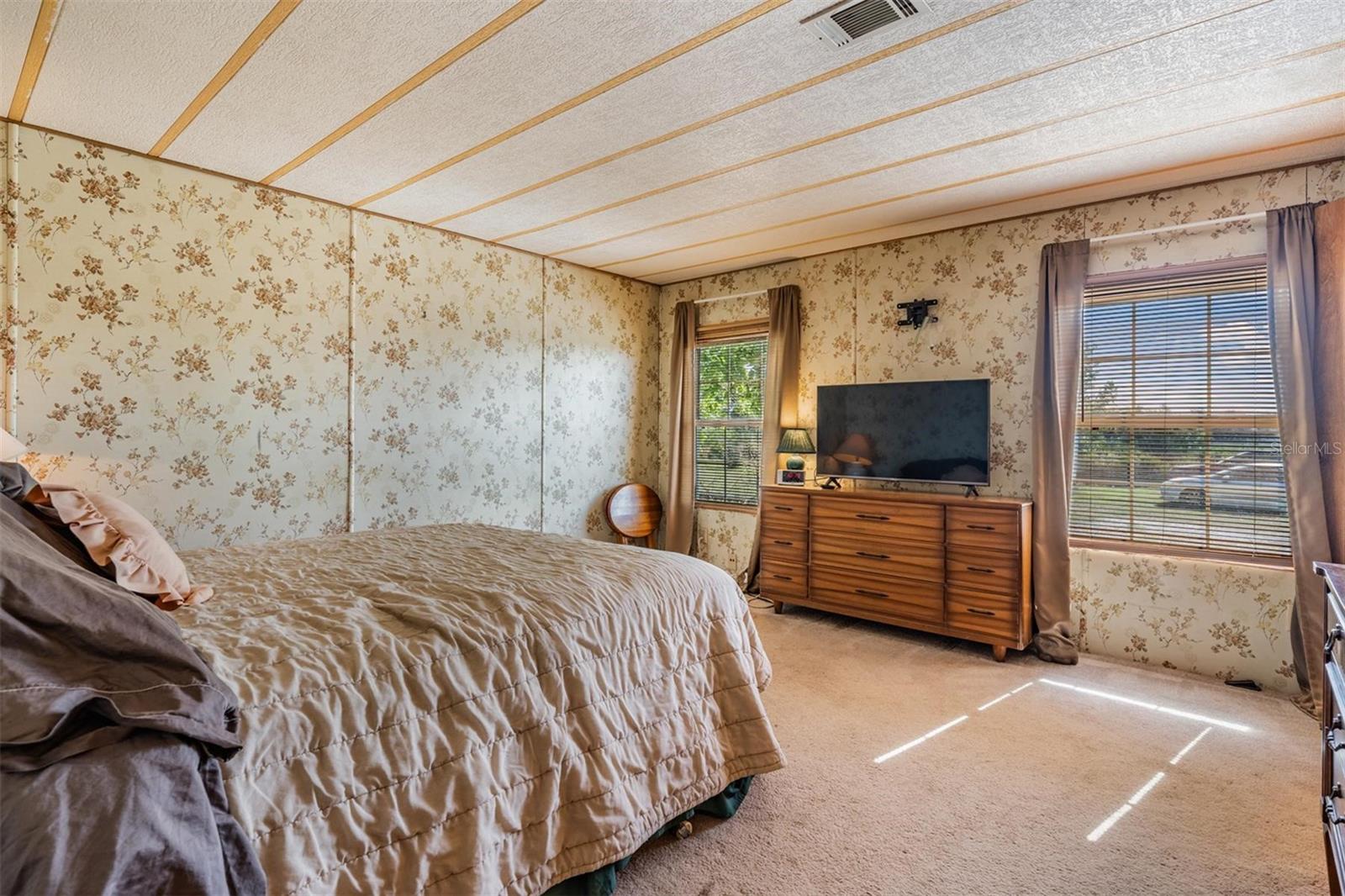 Listing photo id 11 for 6606 Gator Ranch Street