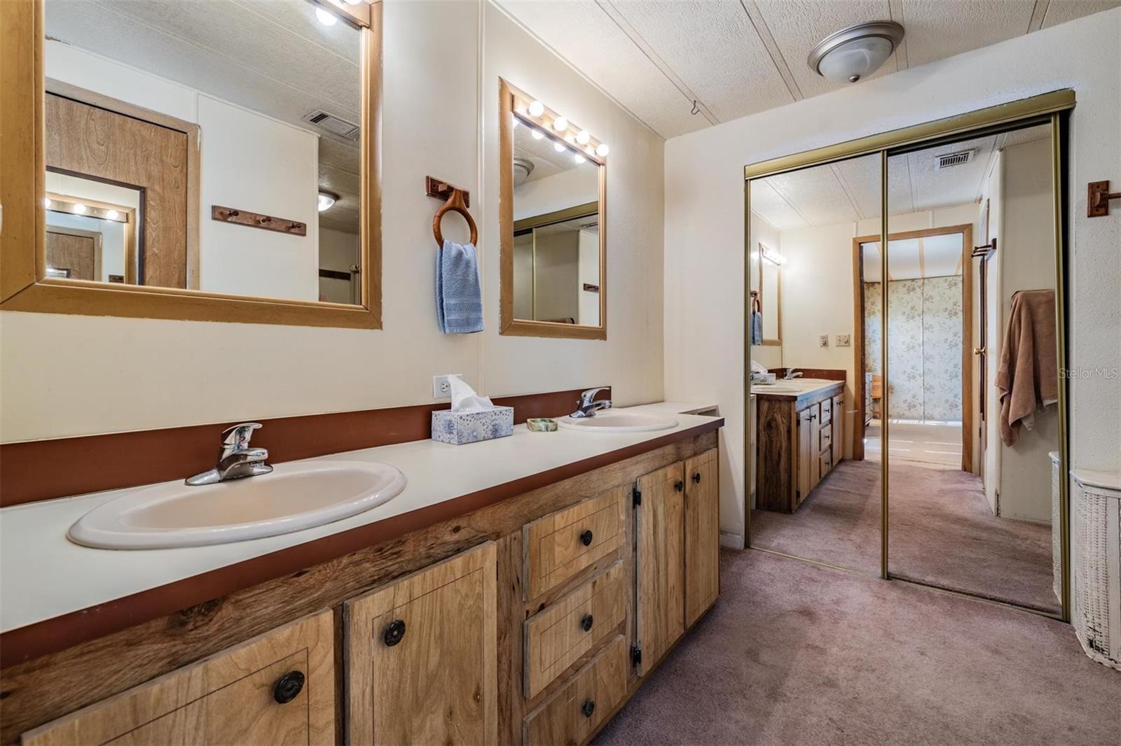 Listing photo id 12 for 6606 Gator Ranch Street