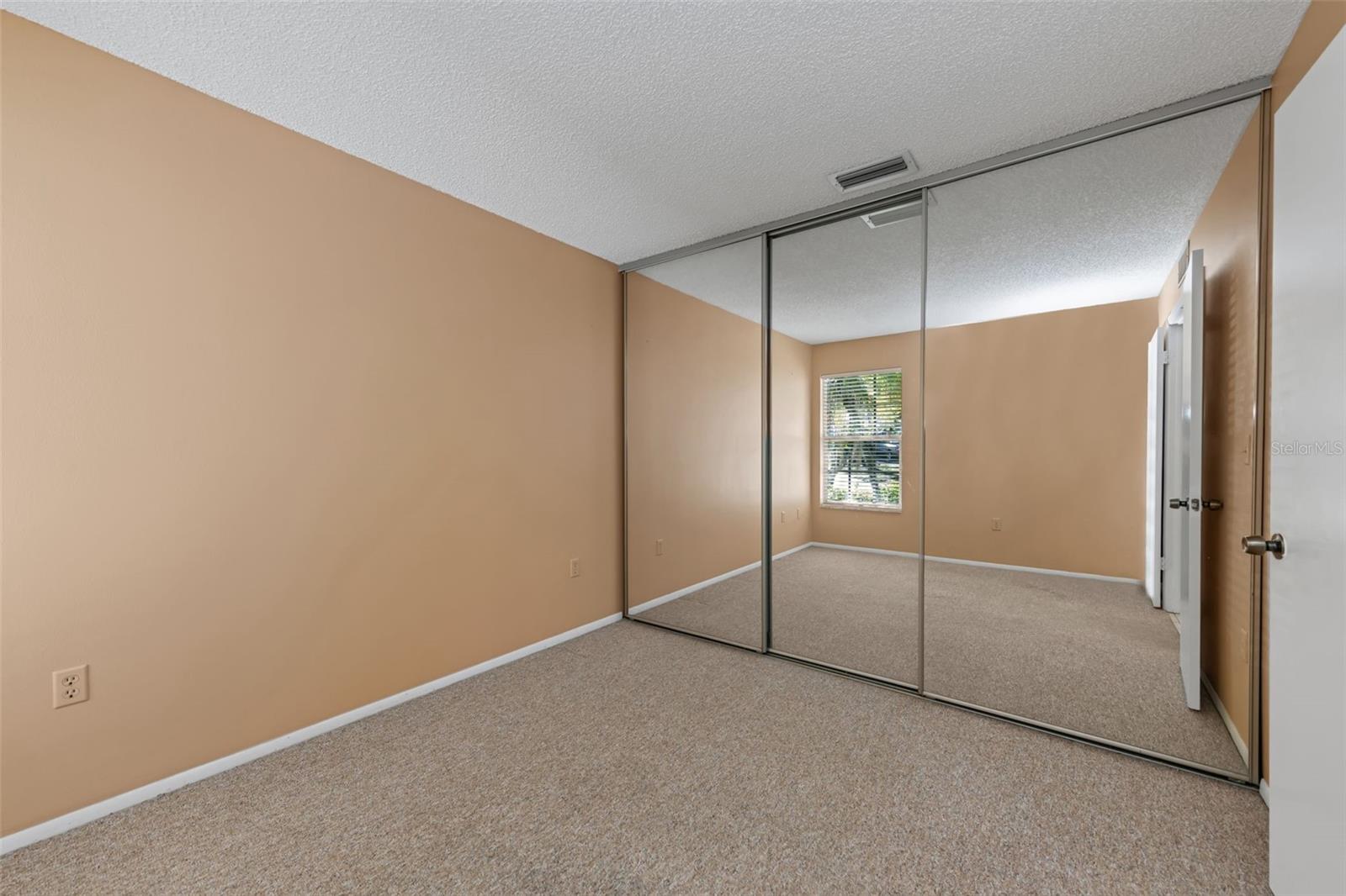 Listing photo id 9 for 3121 Beecher Drive E A