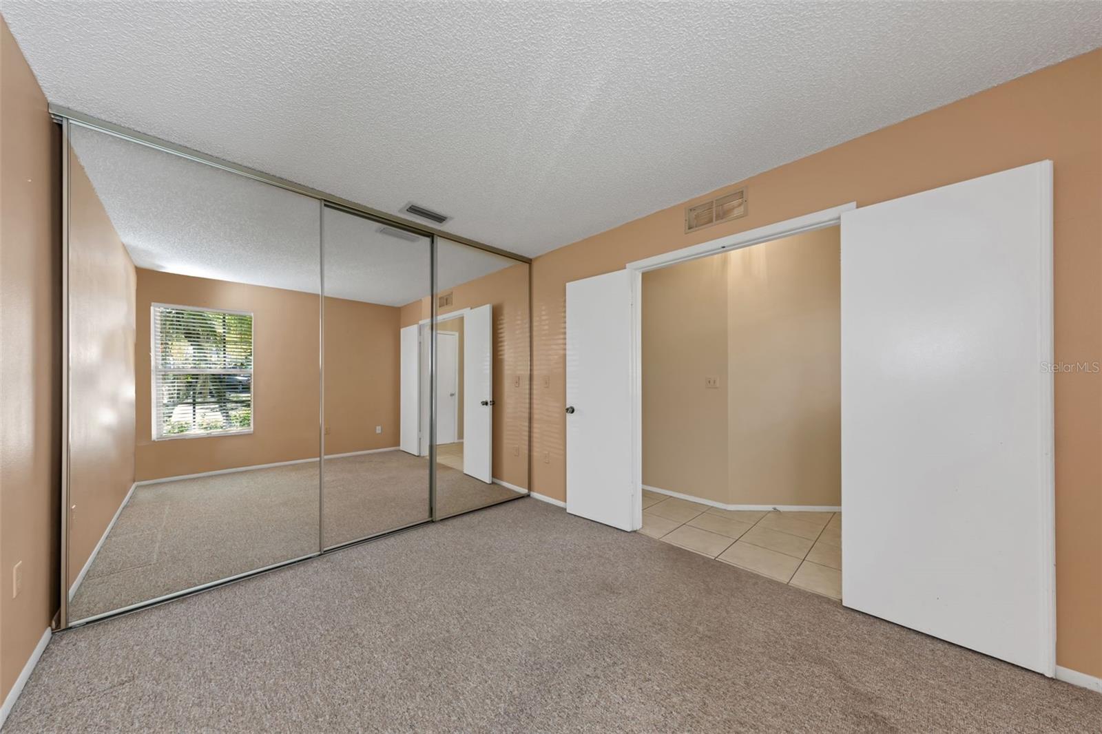 Listing photo id 10 for 3121 Beecher Drive E A