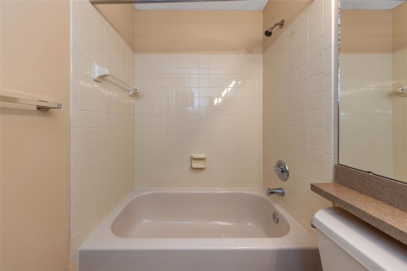 Listing photo id 20 for 3121 Beecher Drive E A