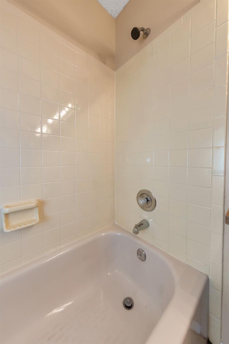 Listing photo id 21 for 3121 Beecher Drive E A