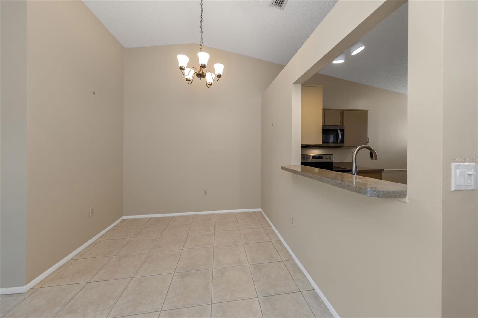 Listing photo id 26 for 3121 Beecher Drive E A