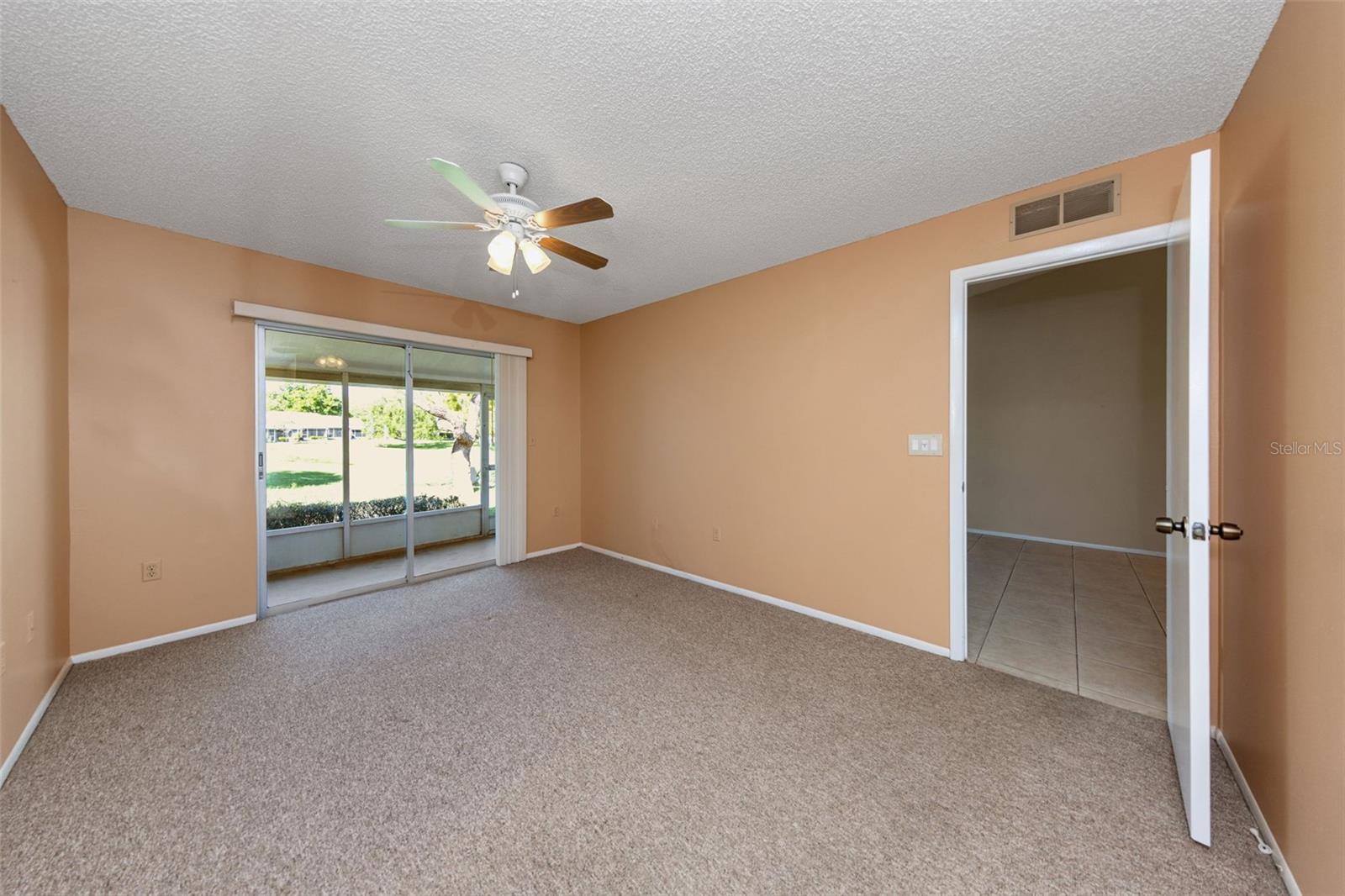 Listing photo id 34 for 3121 Beecher Drive E A