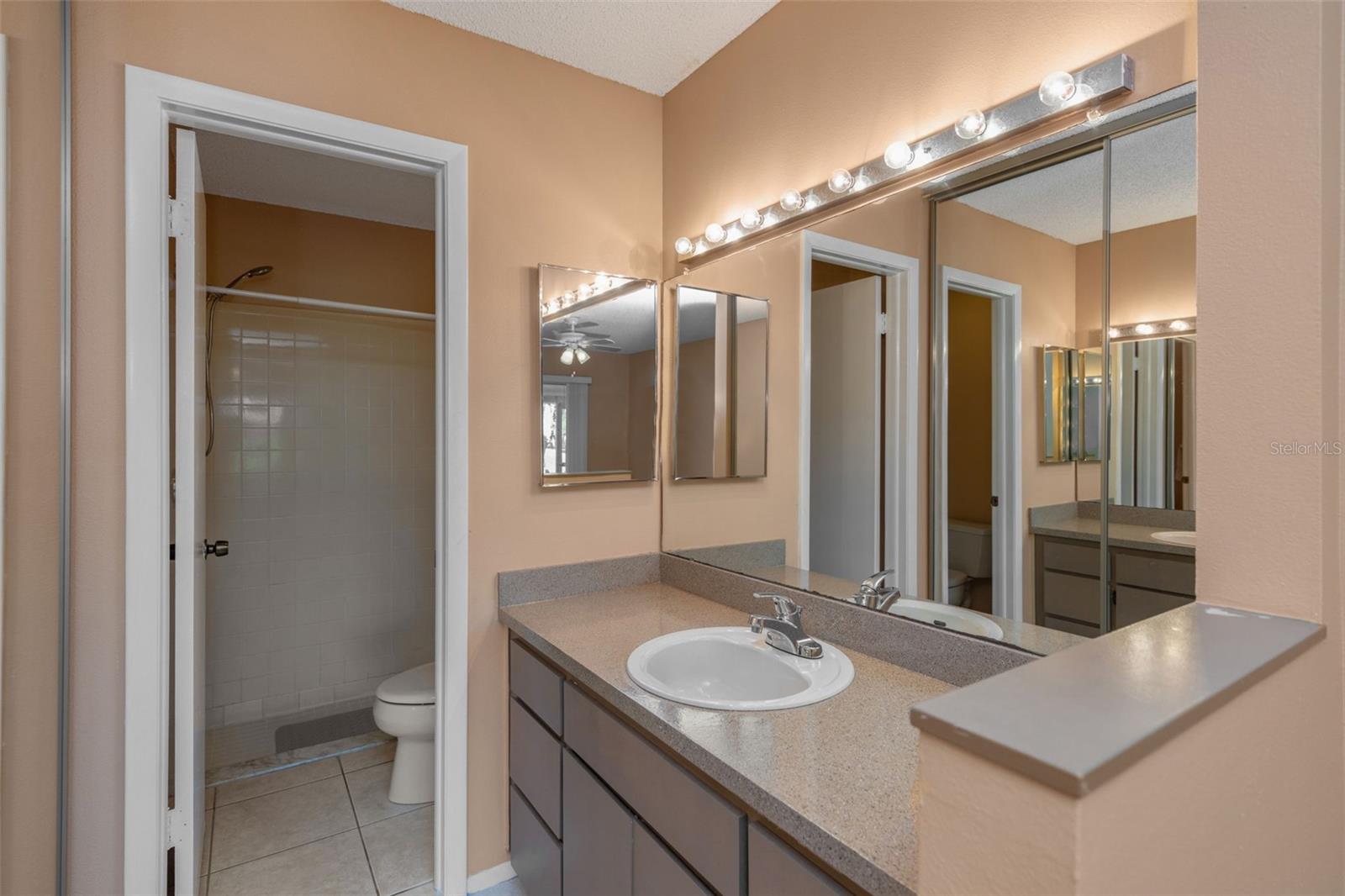 Listing photo id 36 for 3121 Beecher Drive E A