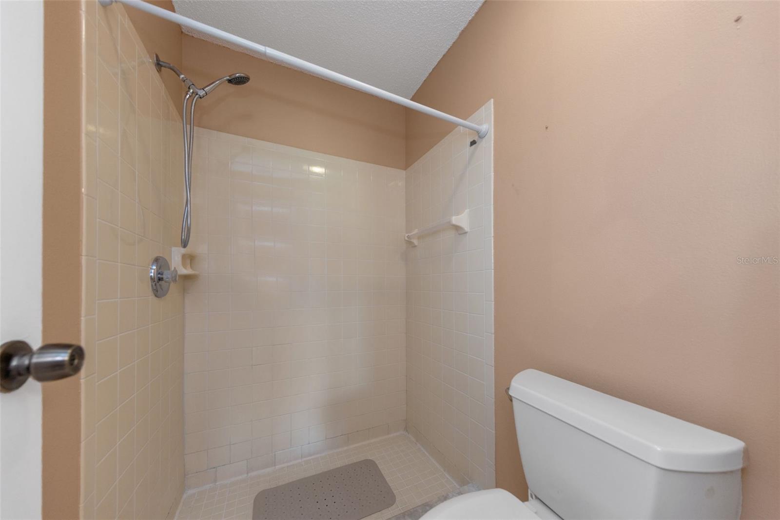 Listing photo id 39 for 3121 Beecher Drive E A