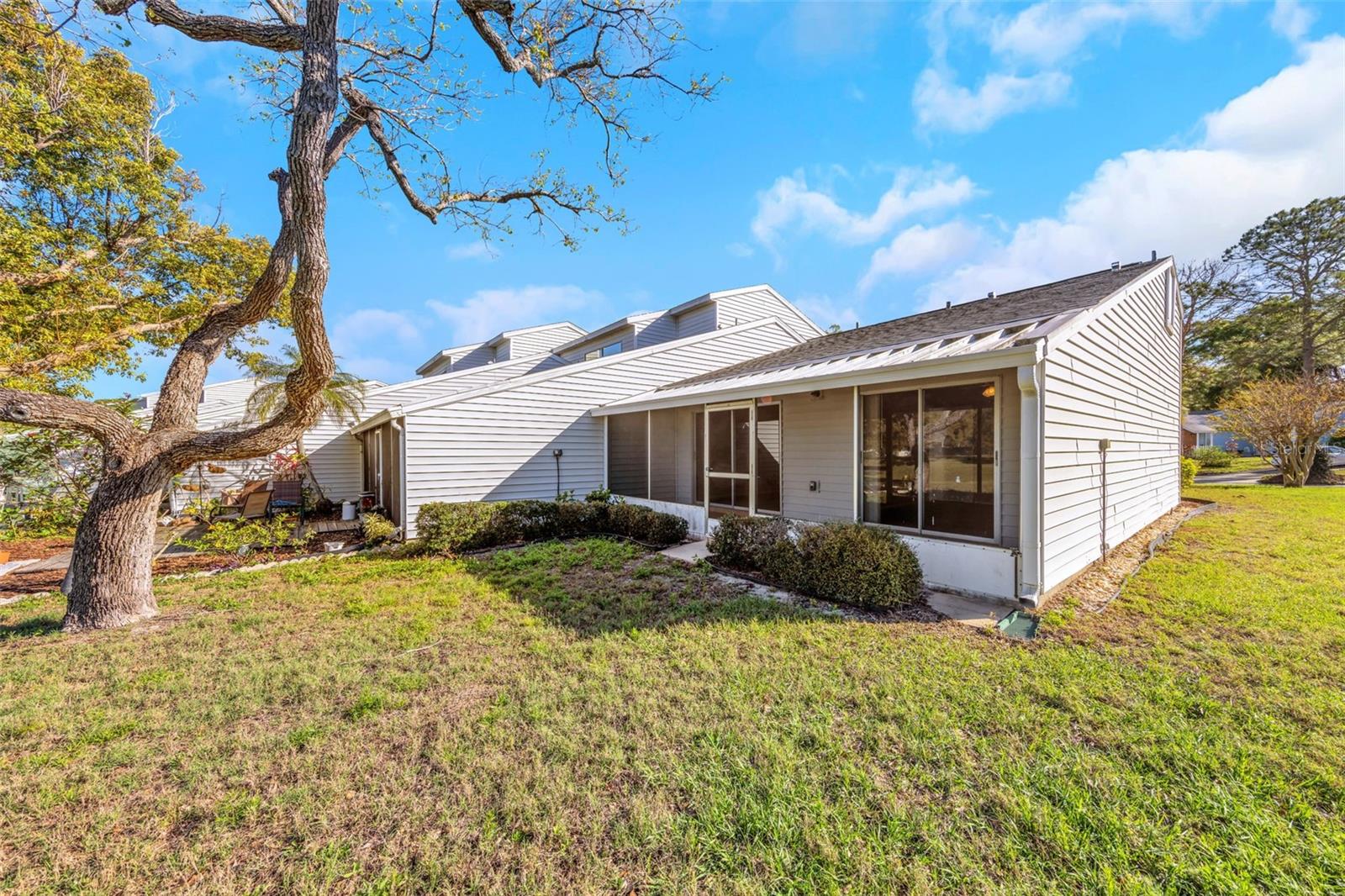 Listing photo id 45 for 3121 Beecher Drive E A