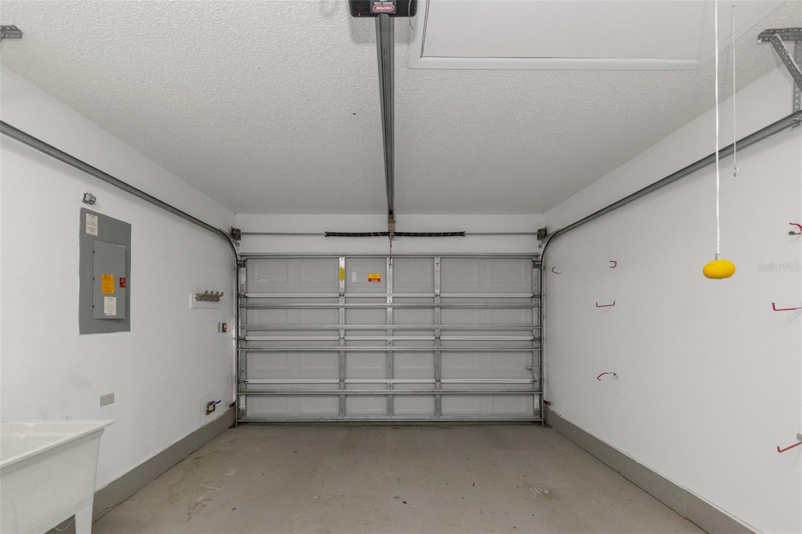 Listing photo id 5 for 3121 Beecher Drive E A