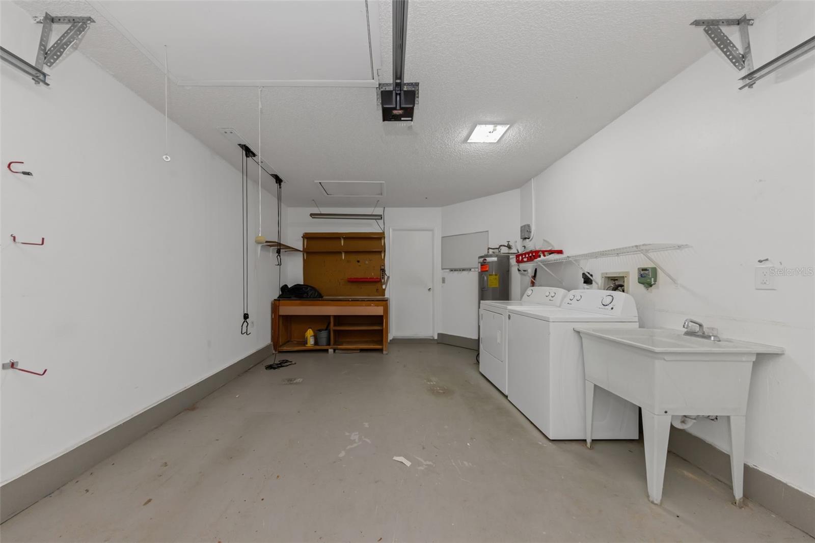 Listing photo id 6 for 3121 Beecher Drive E A