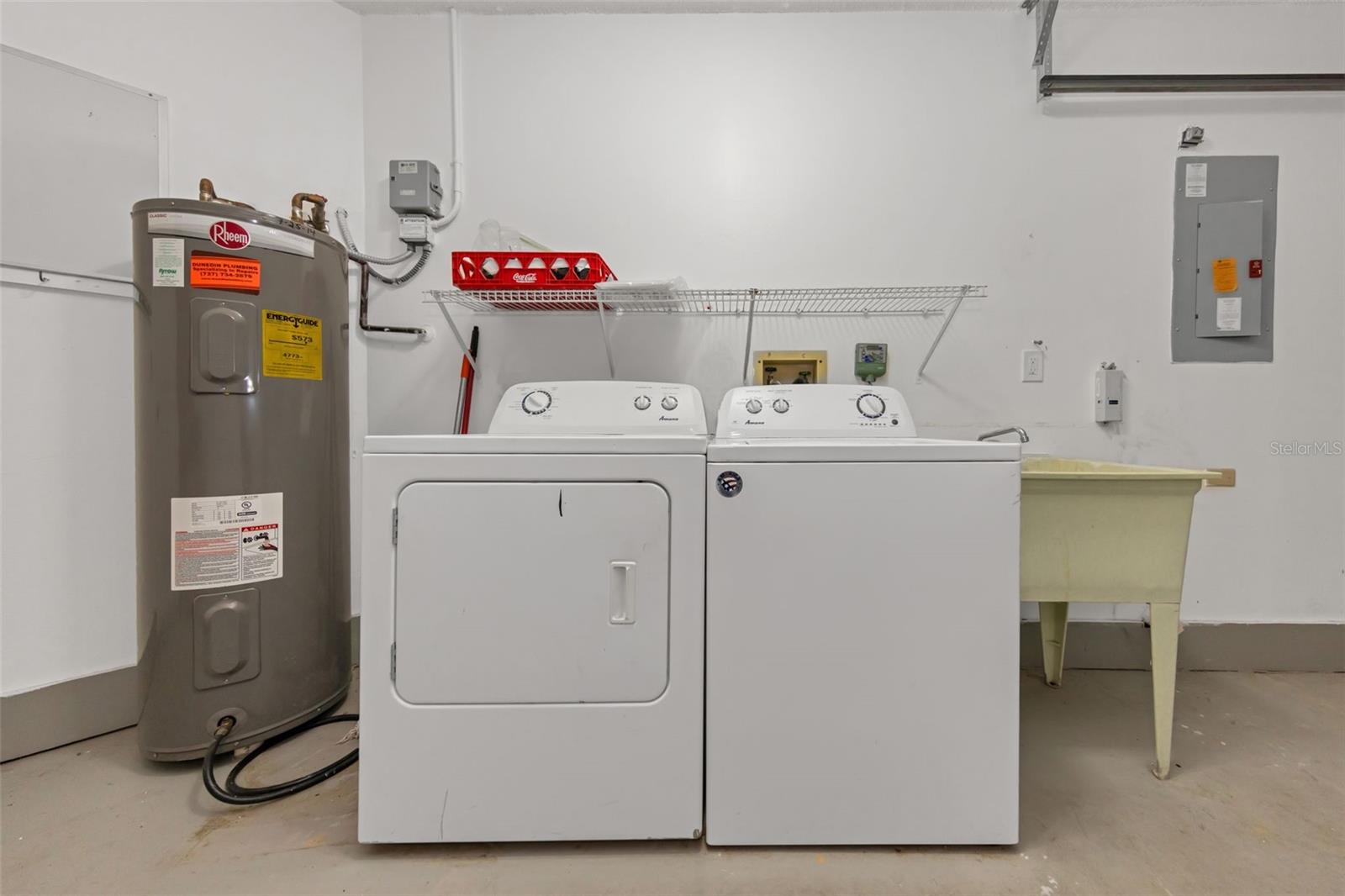 Listing photo id 7 for 3121 Beecher Drive E A