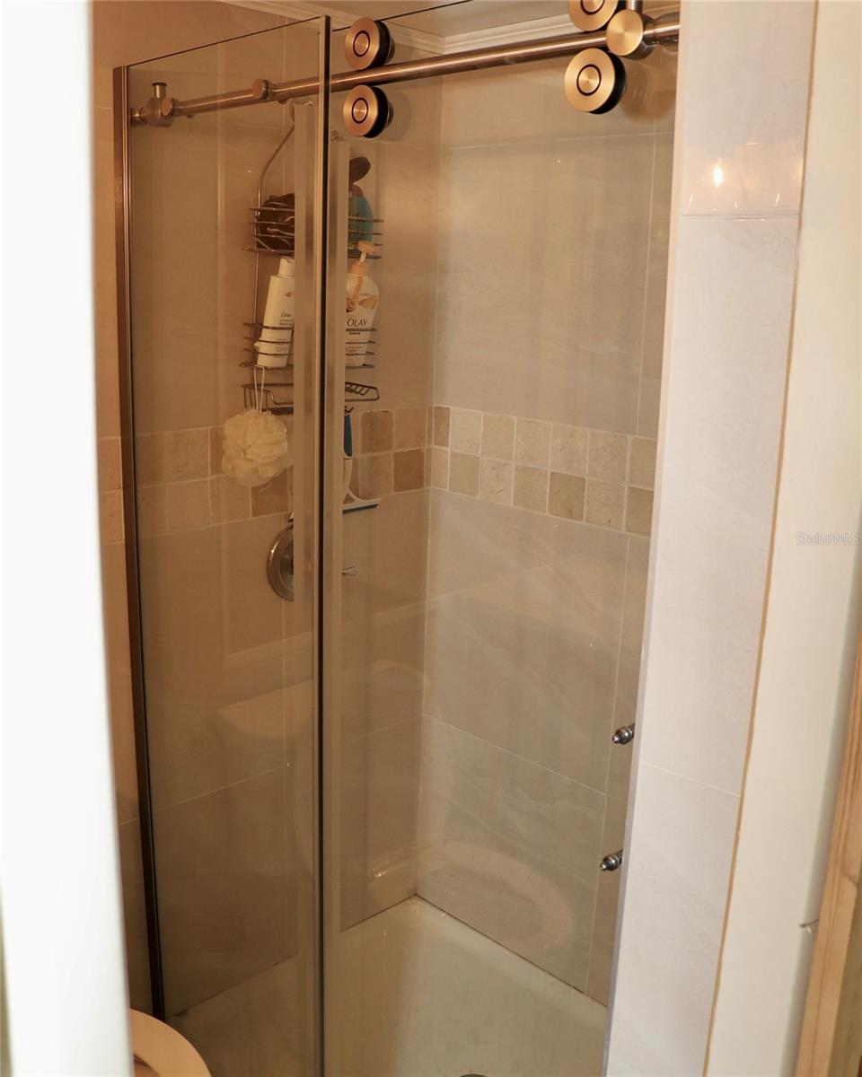 Image 12 of 25 For 1610 Reynolds Road 73