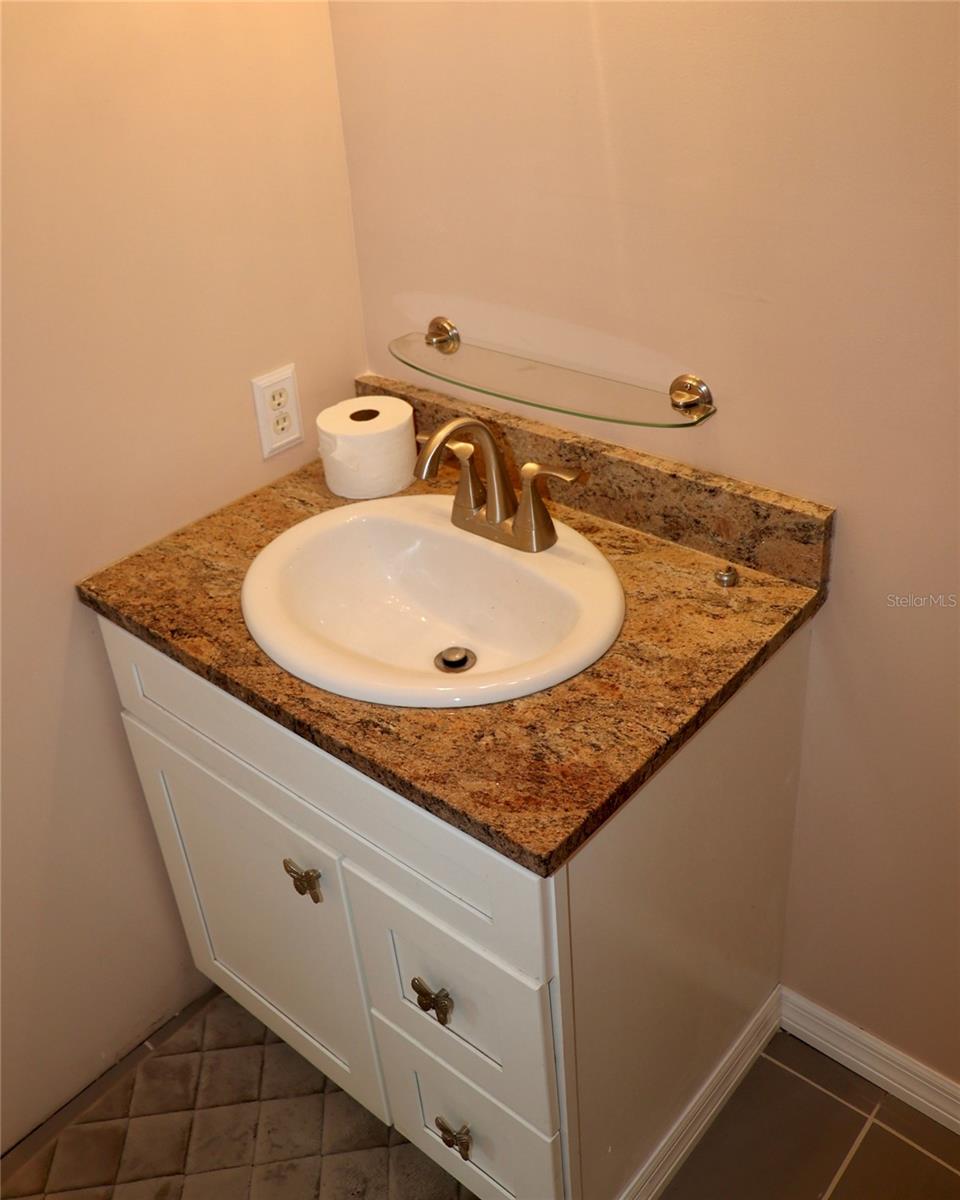 Image 13 of 25 For 1610 Reynolds Road 73