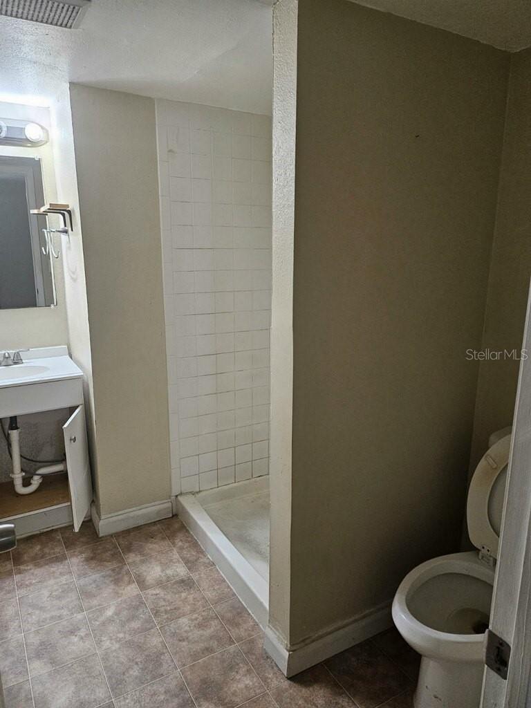 Image 4 of 28 For 1415 Wood Avenue