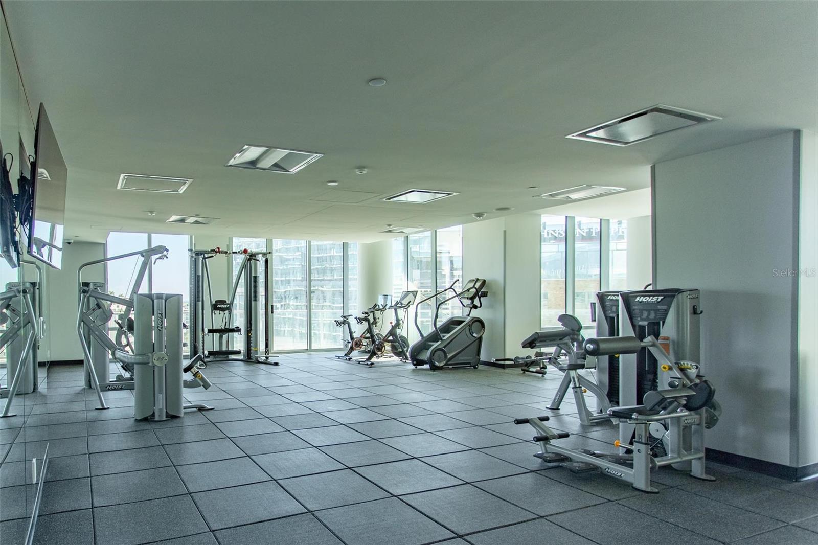 Image 17 of 27 For 400 Central Avenue 1008