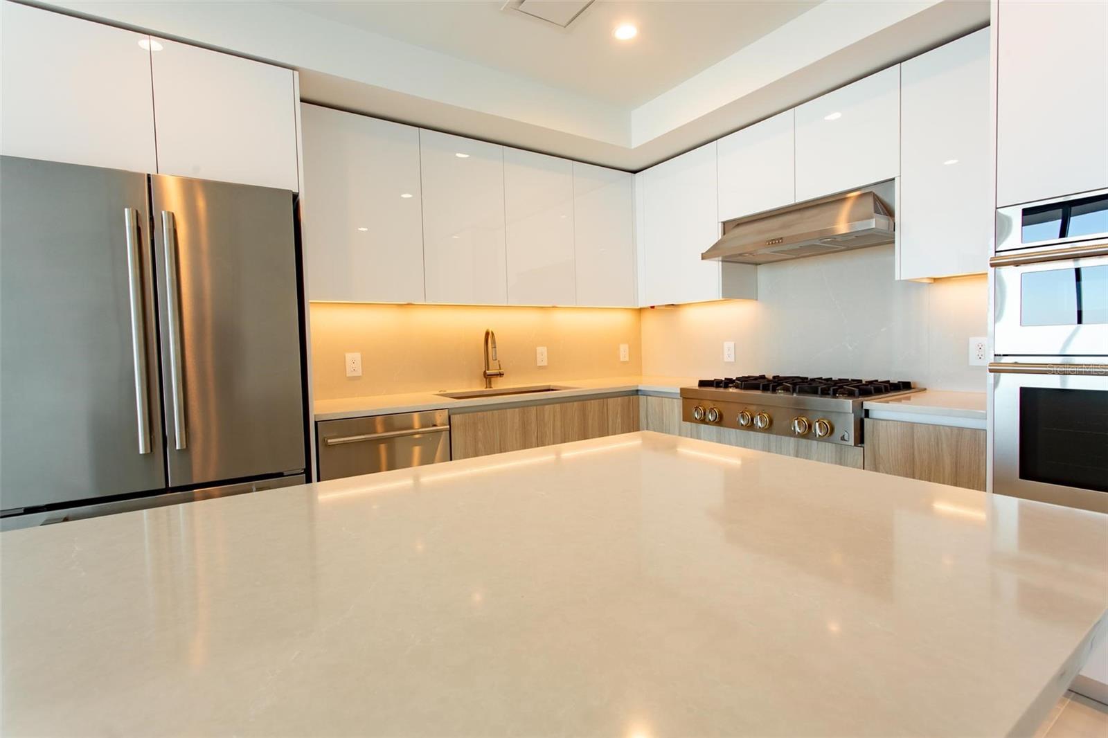 Image 6 of 27 For 400 Central Avenue 1008