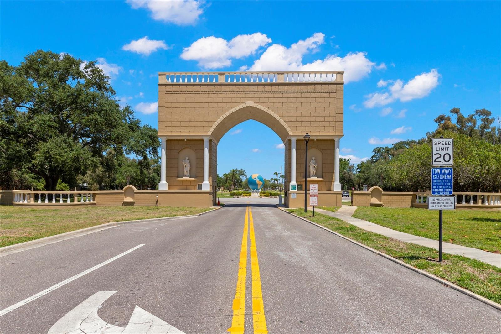 Image 20 of 39 For 2433 Brazilia Drive 41