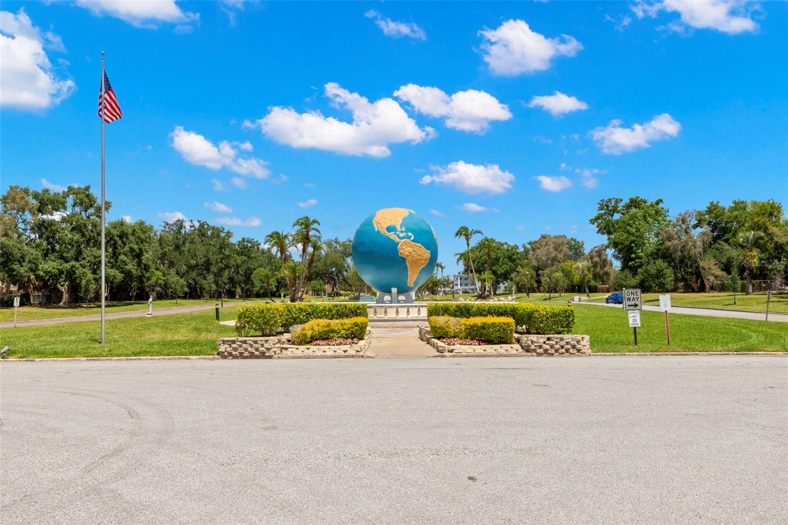 Image 21 of 39 For 2433 Brazilia Drive 41