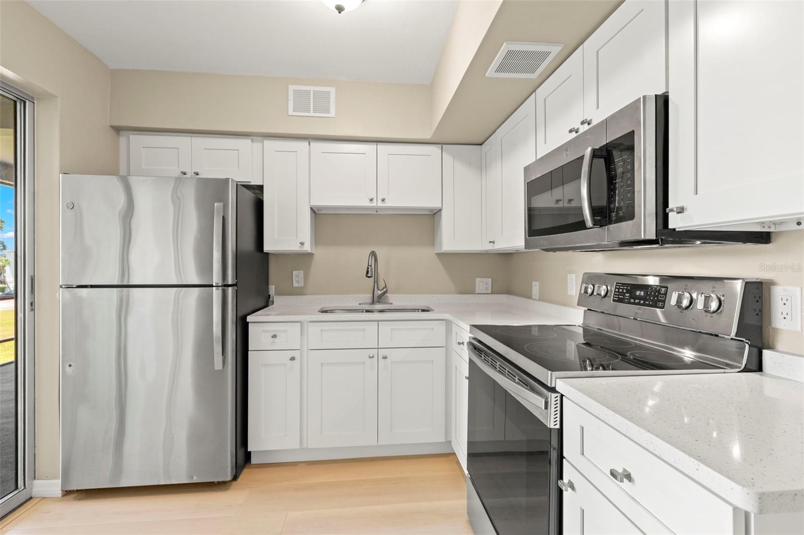 Image 4 of 39 For 2433 Brazilia Drive 41