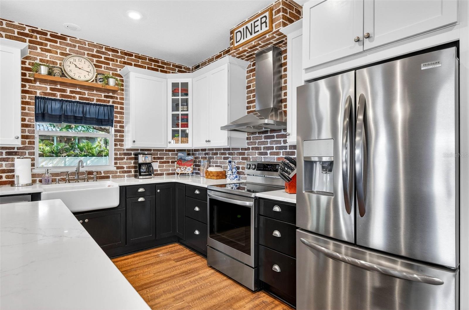 Image 10 of 62 For 4505 Melrose Avenue