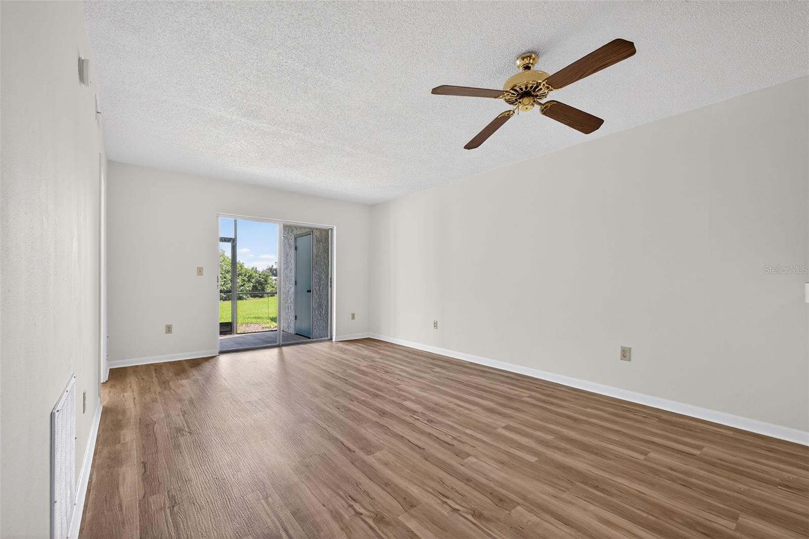 Image 13 of 29 For 11201 122nd Avenue 207