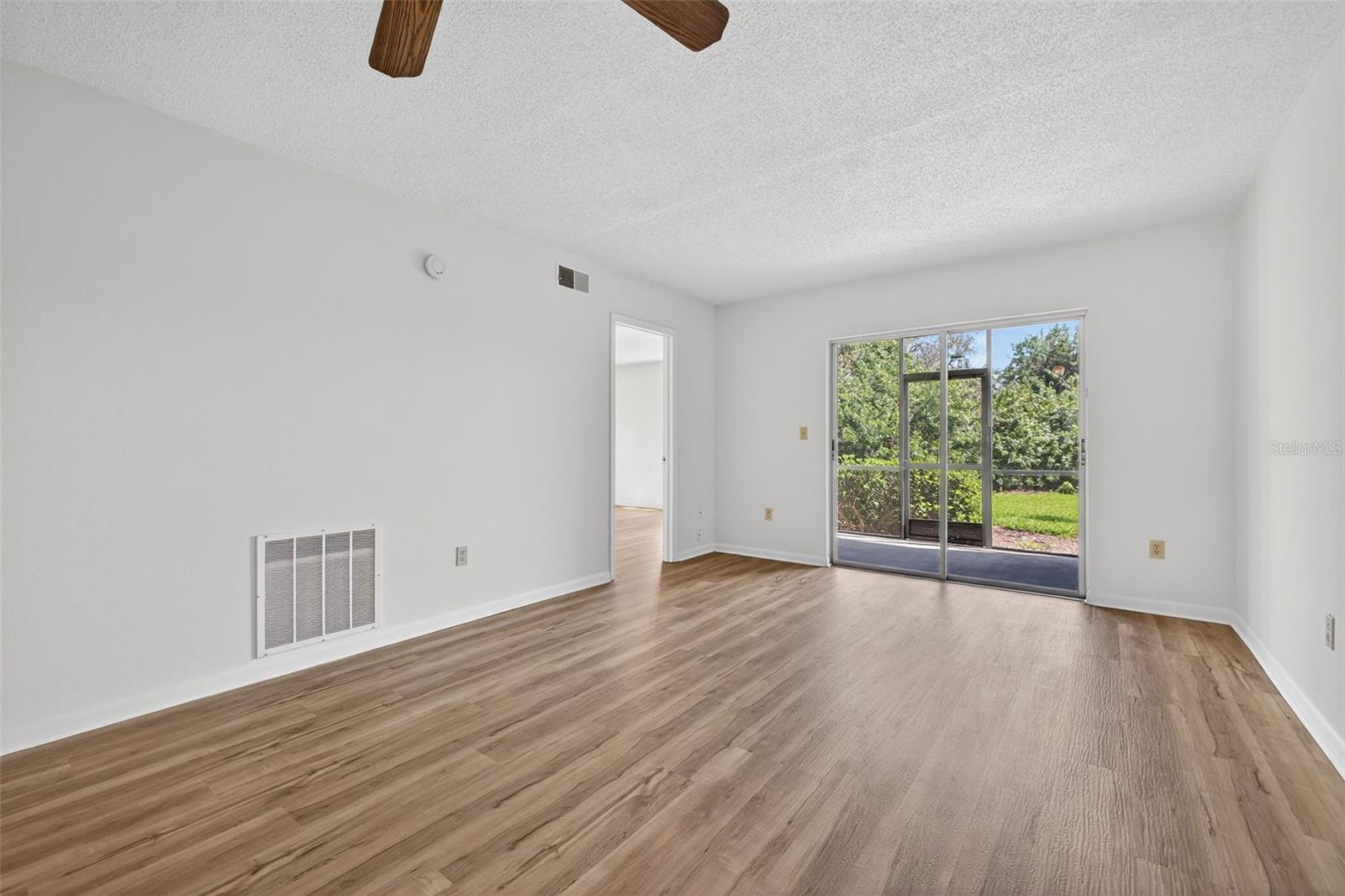 Image 19 of 29 For 11201 122nd Avenue 207