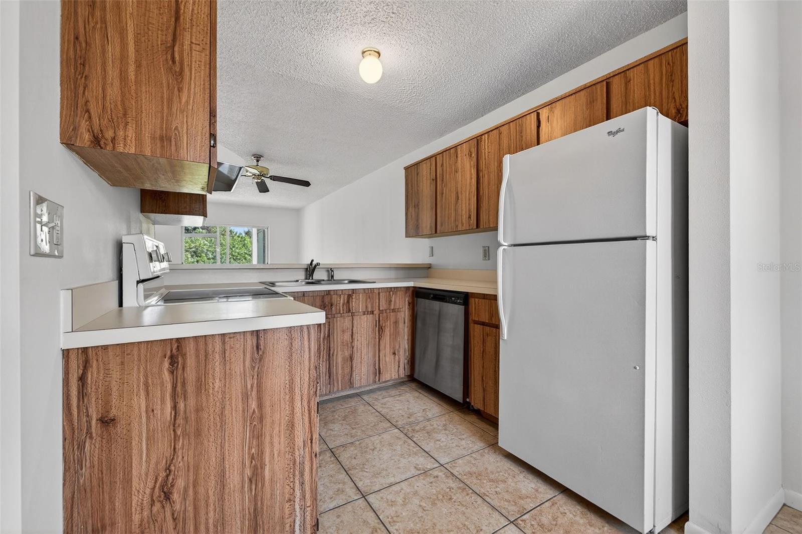 Image 9 of 29 For 11201 122nd Avenue 207