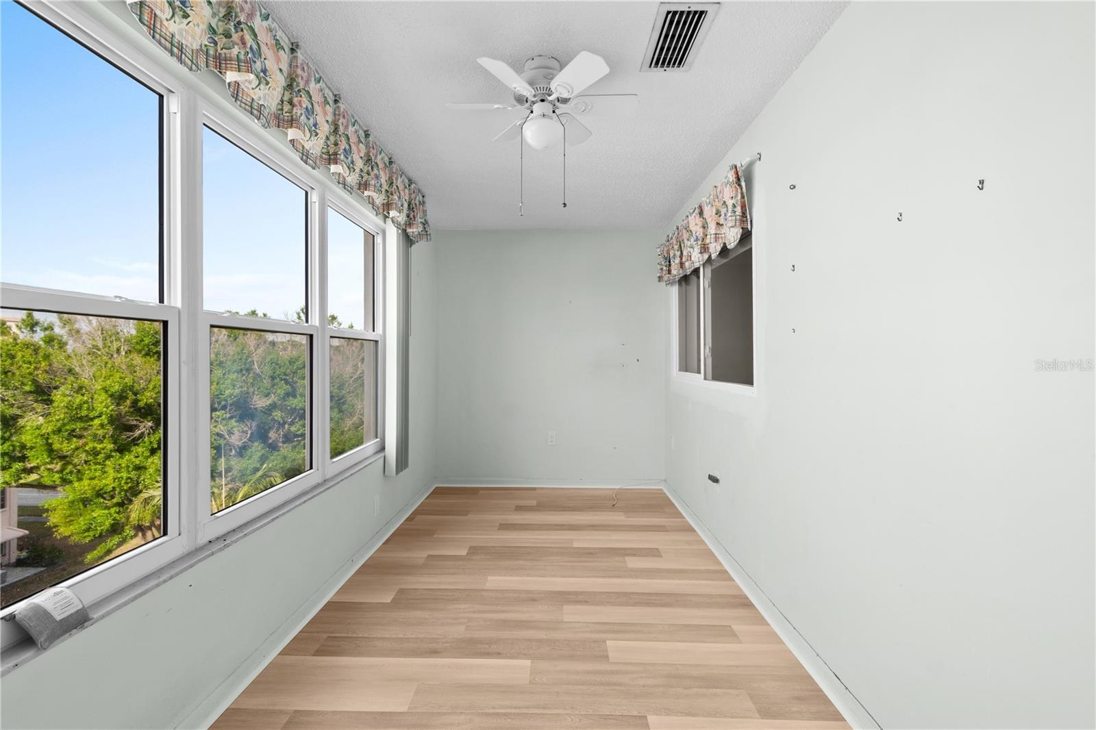 Image 32 of 46 For 5603 80th Street N 512