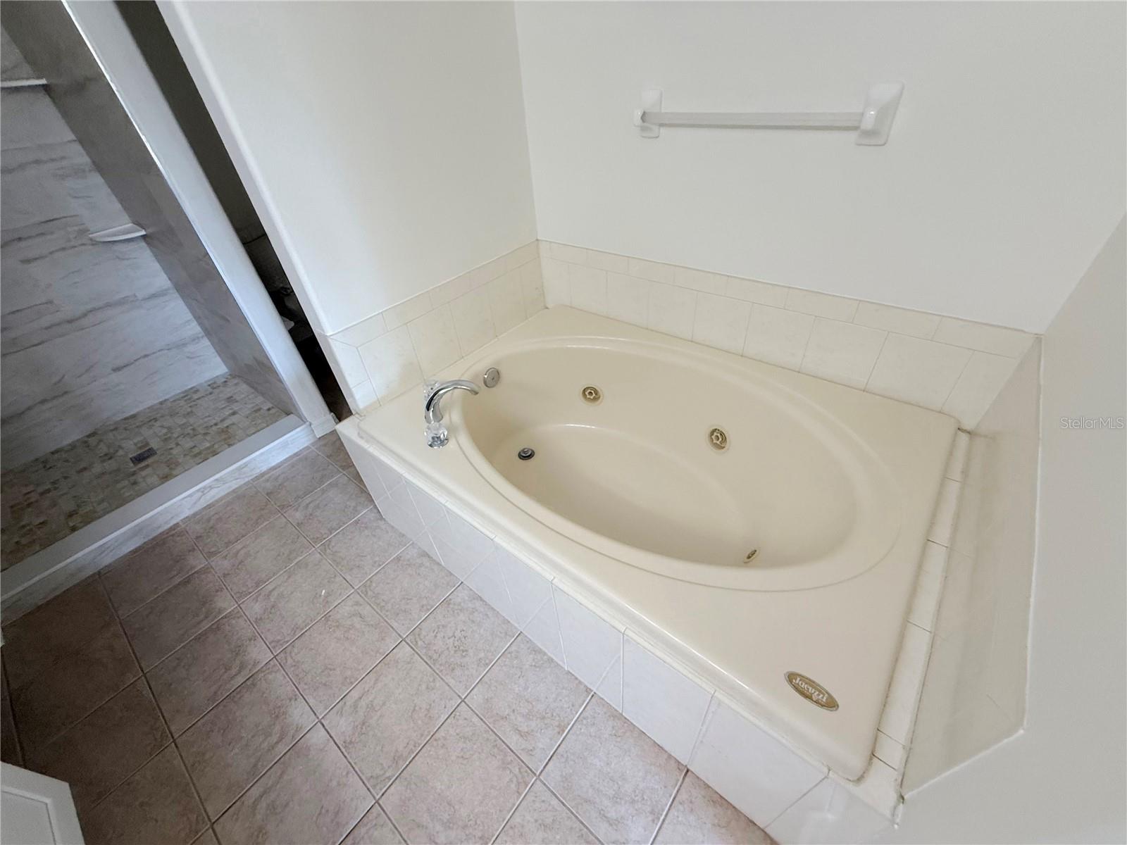 Image 11 of 24 For 6901 Surrey Hill Place