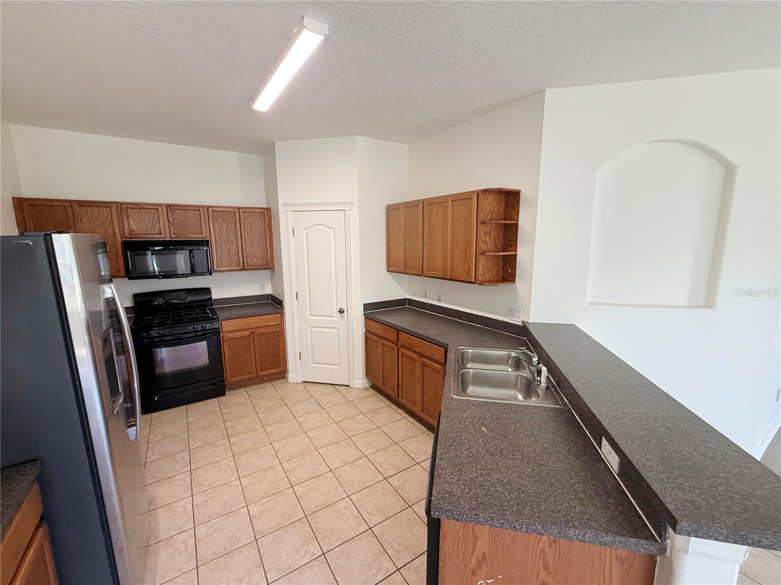 Image 6 of 24 For 6901 Surrey Hill Place