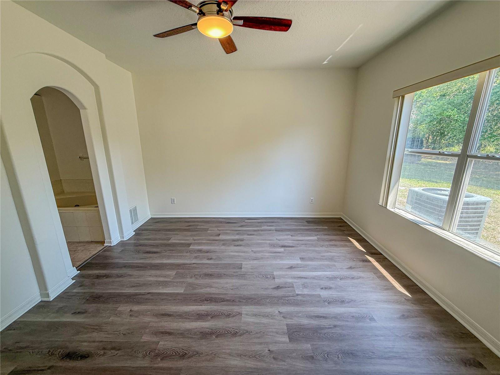 Image 9 of 24 For 6901 Surrey Hill Place