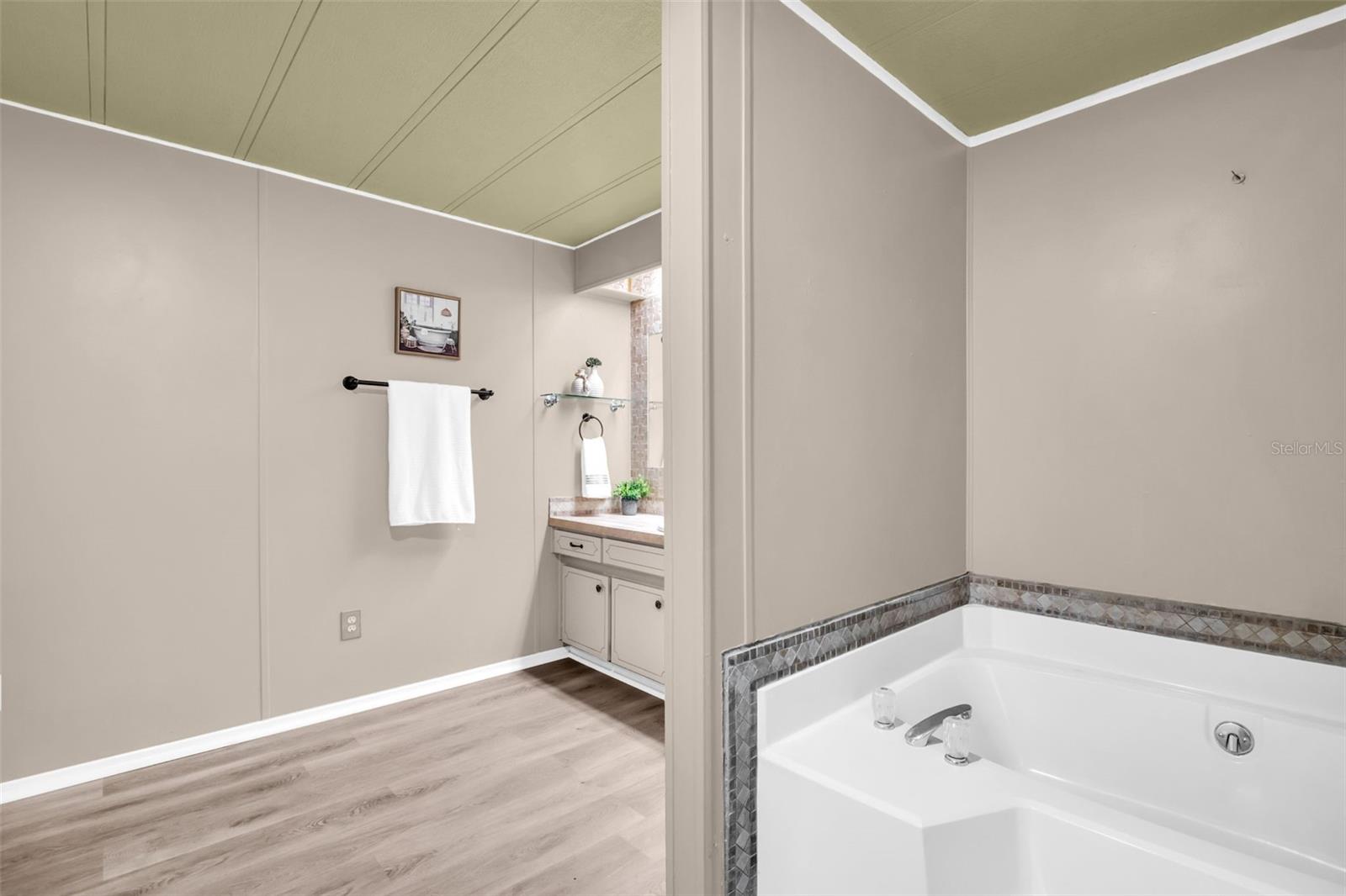 Image 28 of 66 For 23 Mountain Laurel Drive