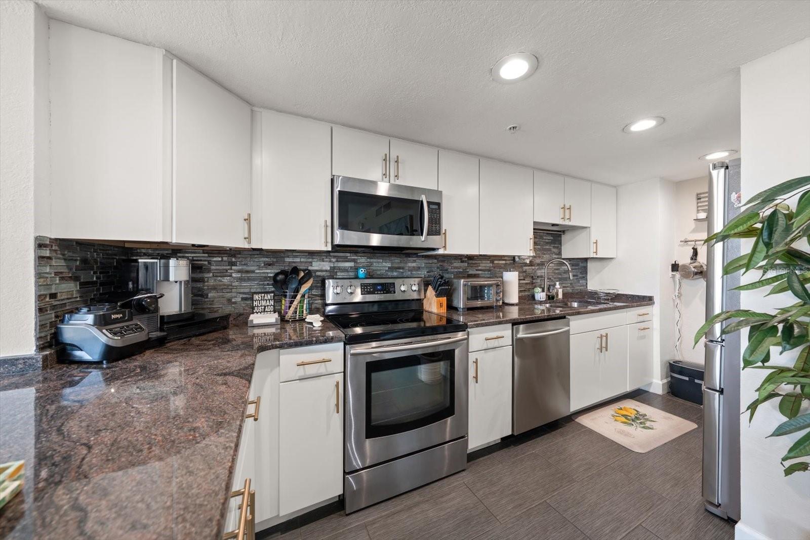 Image 11 of 27 For 470 3rd Street S 403