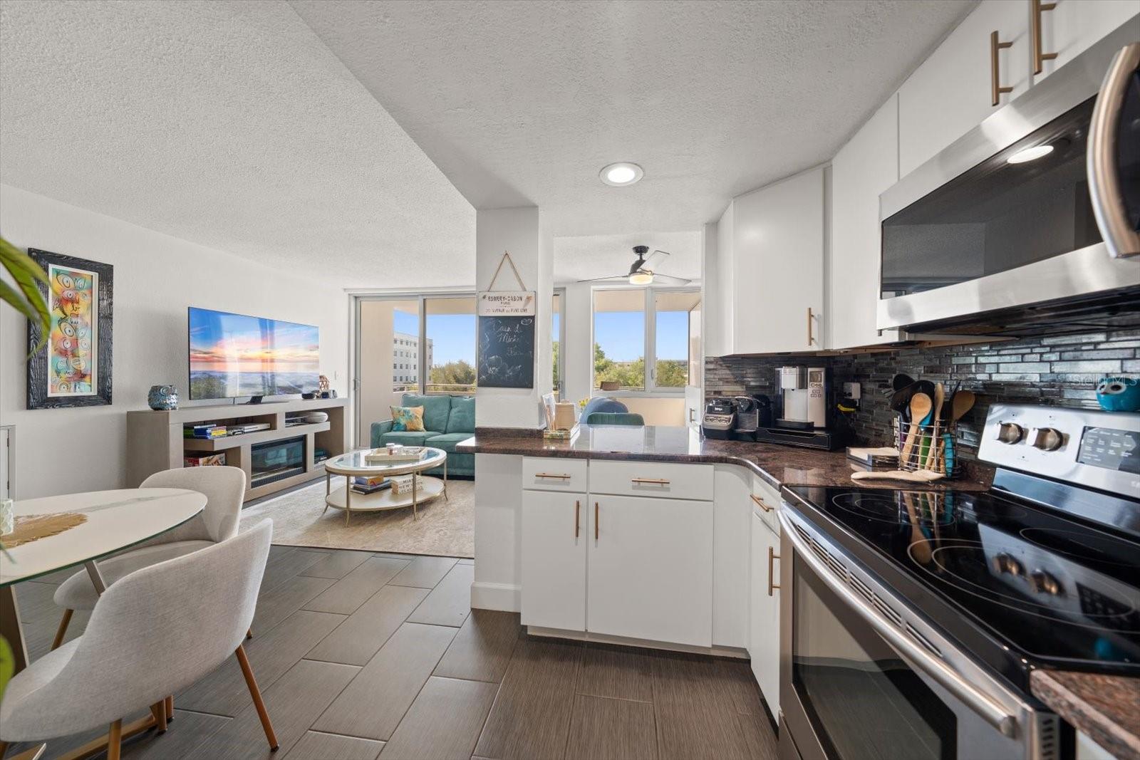 Image 12 of 27 For 470 3rd Street S 403