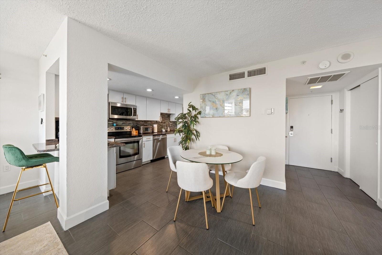 Image 3 of 27 For 470 3rd Street S 403