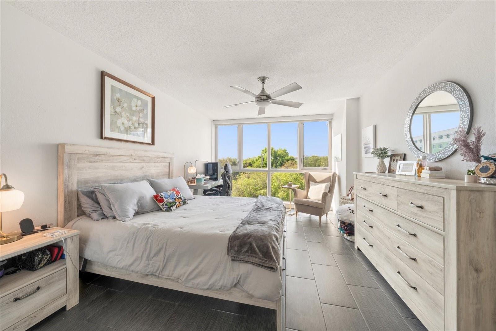 Image 7 of 27 For 470 3rd Street S 403