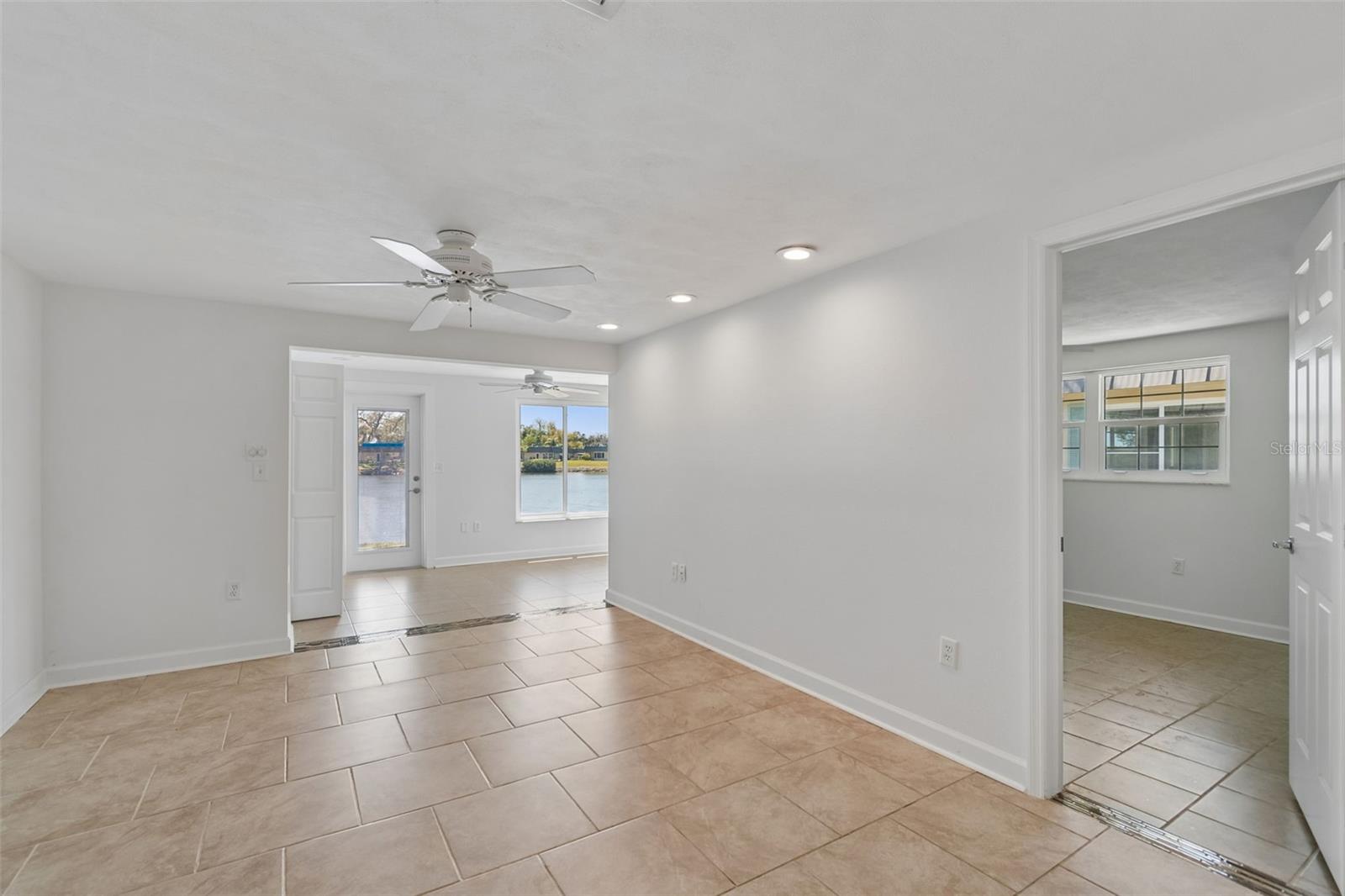 Image 16 of 25 For 4204 Stratford Drive 4204