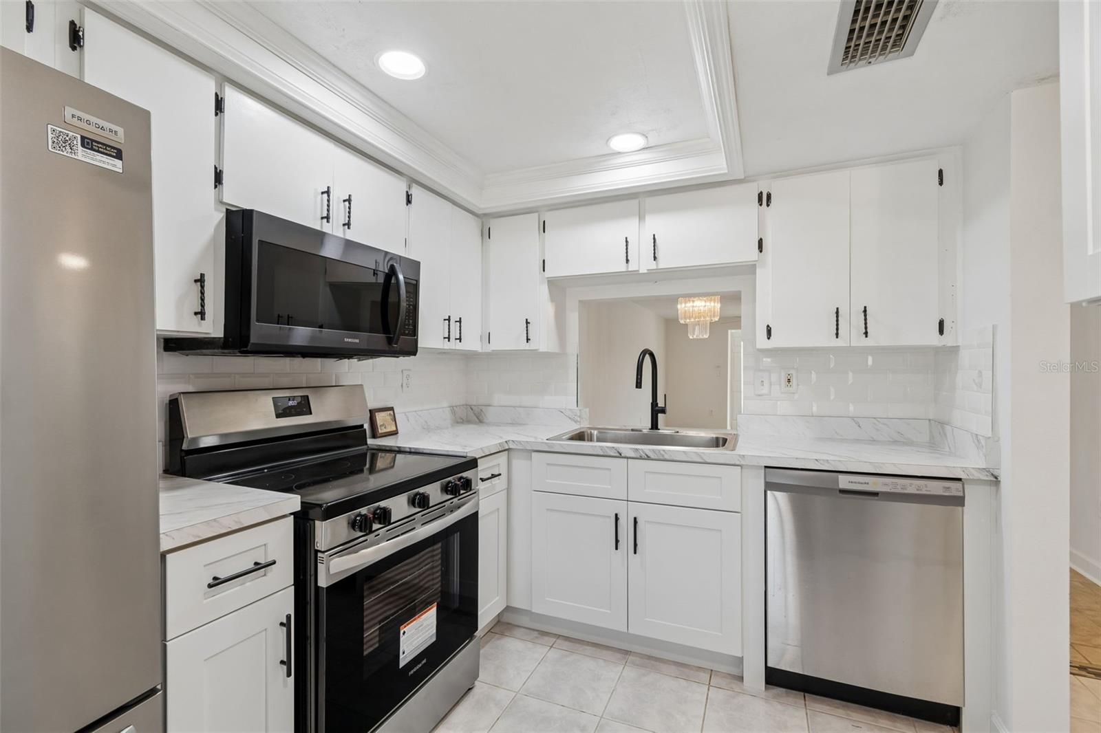 Image 4 of 25 For 4204 Stratford Drive 4204