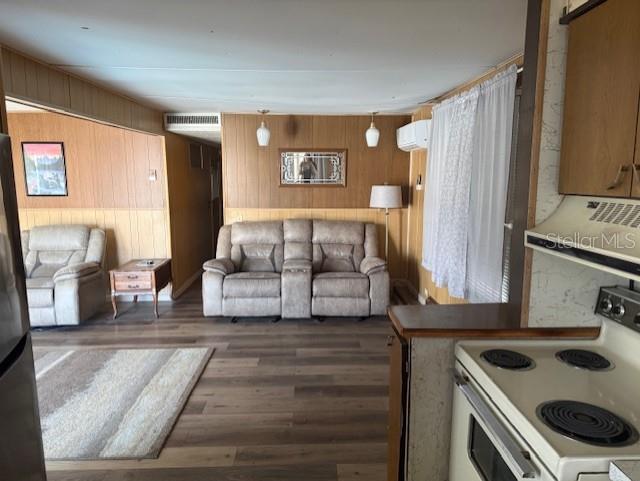 Image 16 of 40 For 308 51st Avenue Drive W