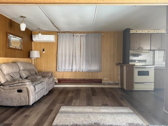 Image 35 of 40 For 308 51st Avenue Drive W