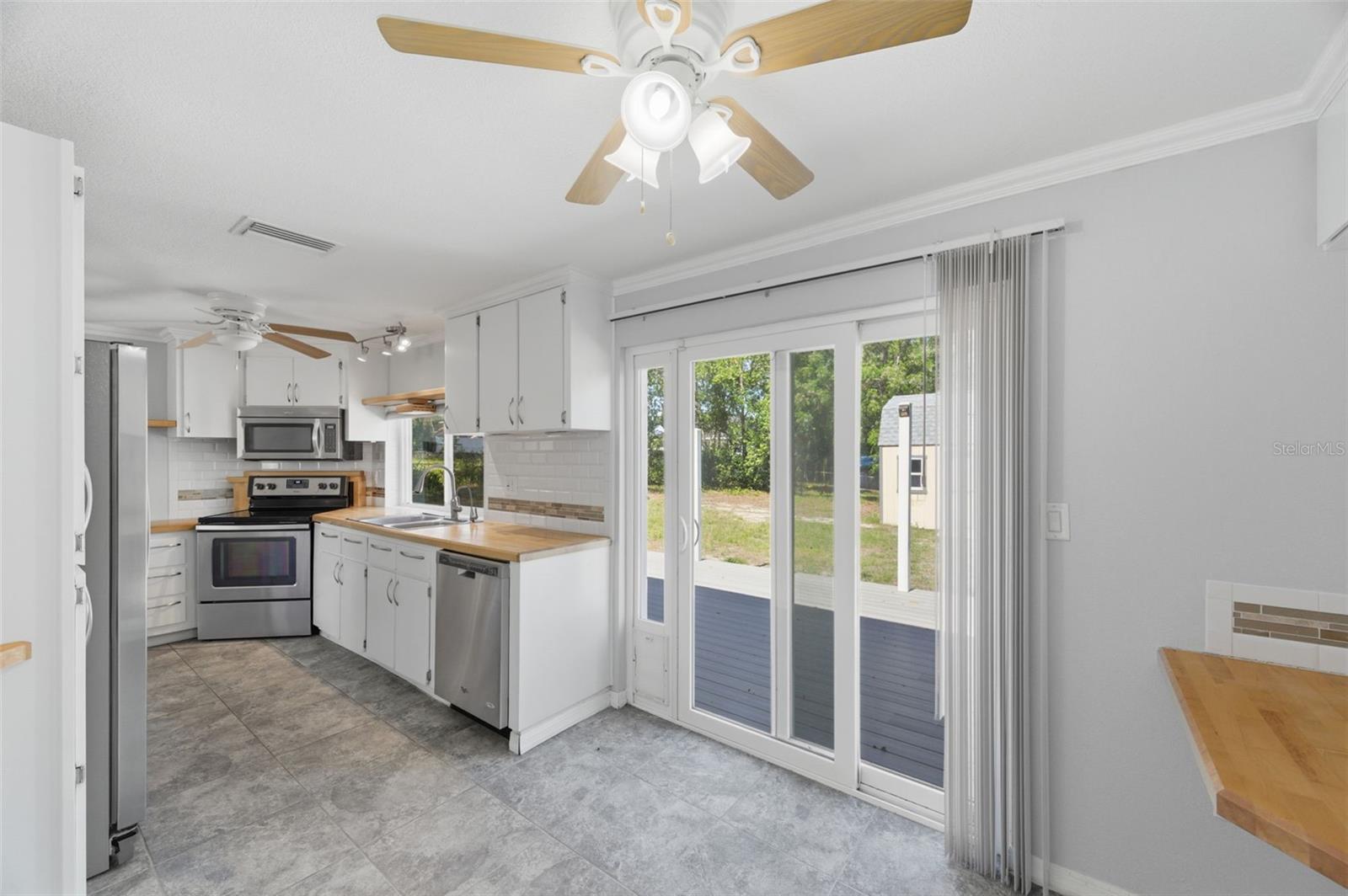 Listing photo id 15 for 6211 Waycross Drive