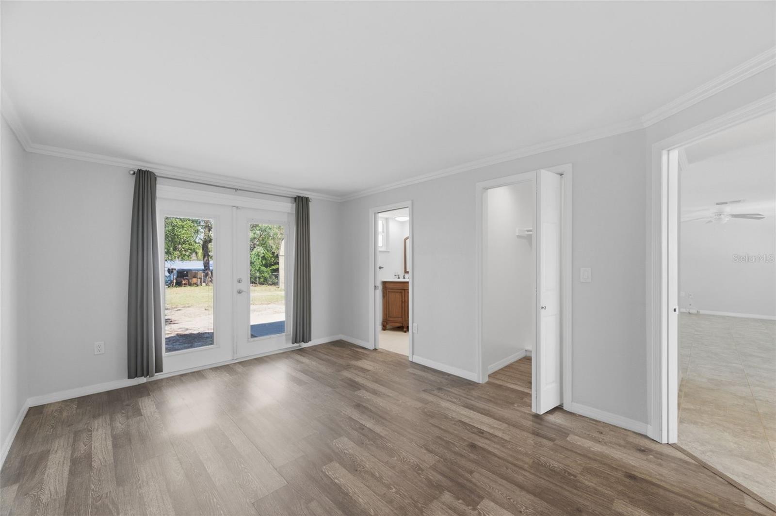 Listing photo id 21 for 6211 Waycross Drive