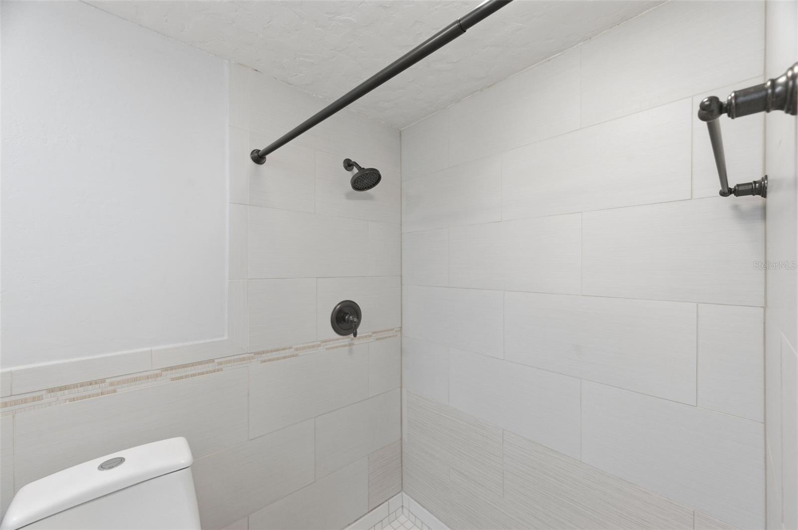 Listing photo id 23 for 6211 Waycross Drive