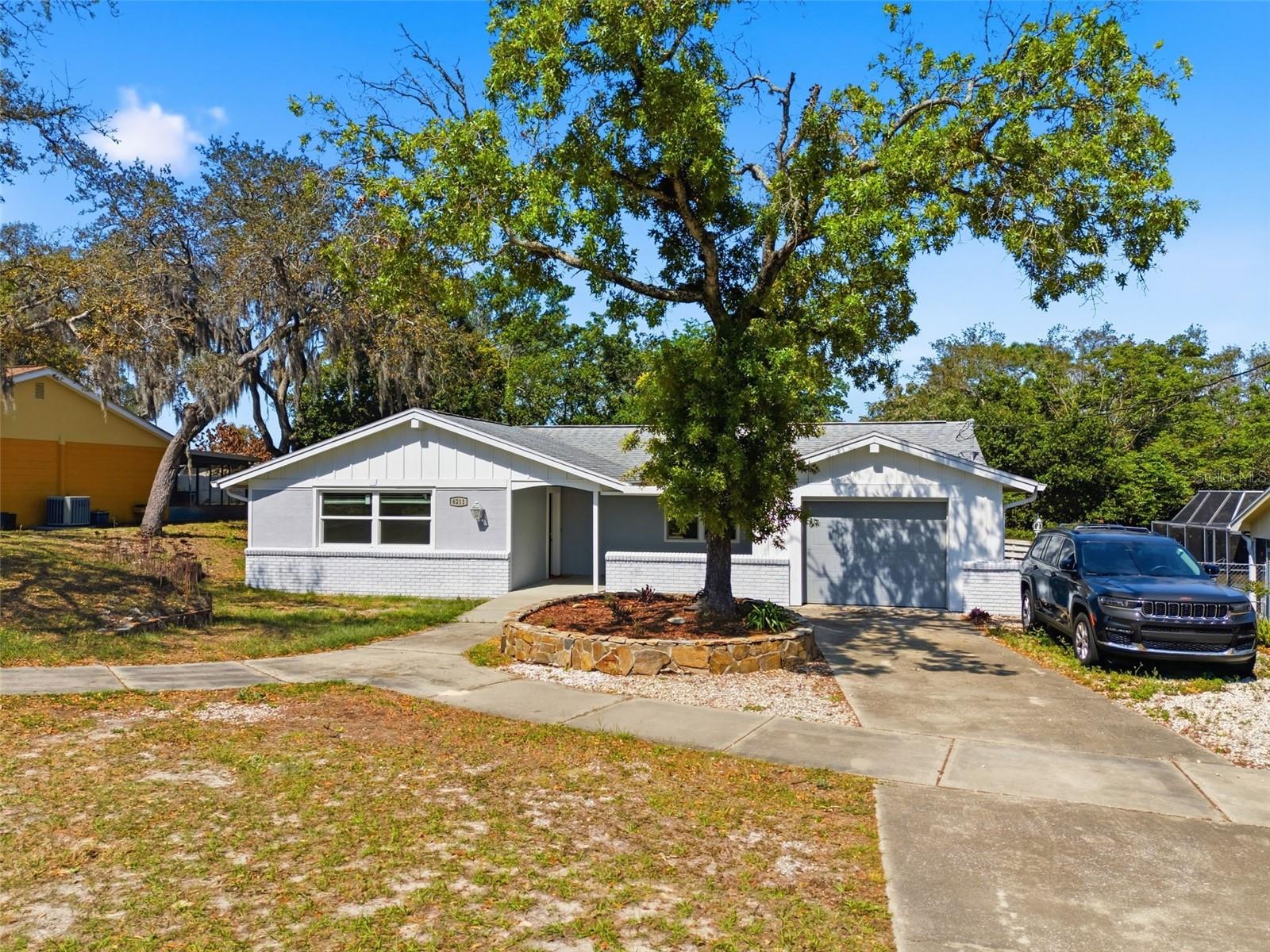 Listing photo id 1 for 6211 Waycross Drive